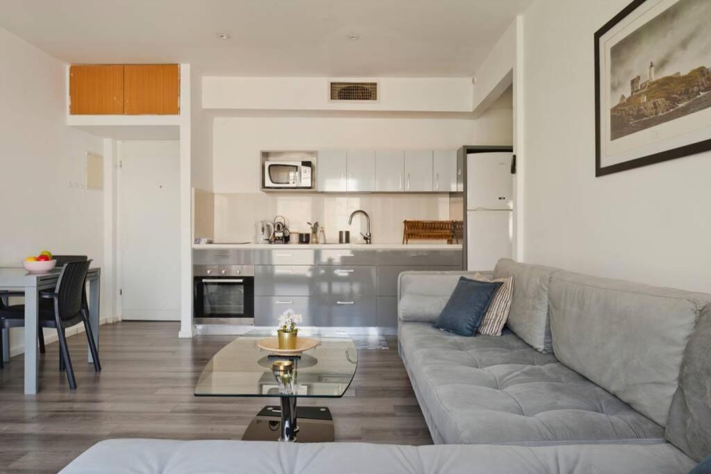 Big Apartment Next To Gordon Beach Plus Free Parking Tel Aviv Exterior photo